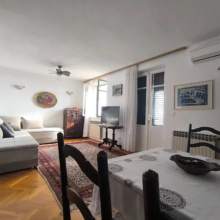 House Desa With A Beautiful View On Old Town Apartment